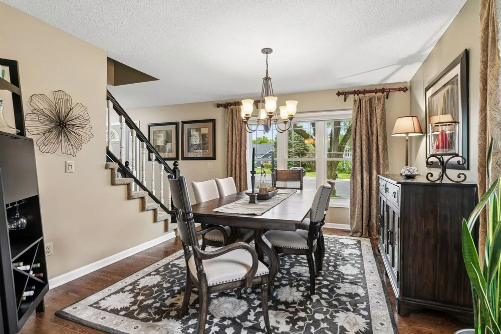 689 Havenhill Rd, Eagan, MN 55123