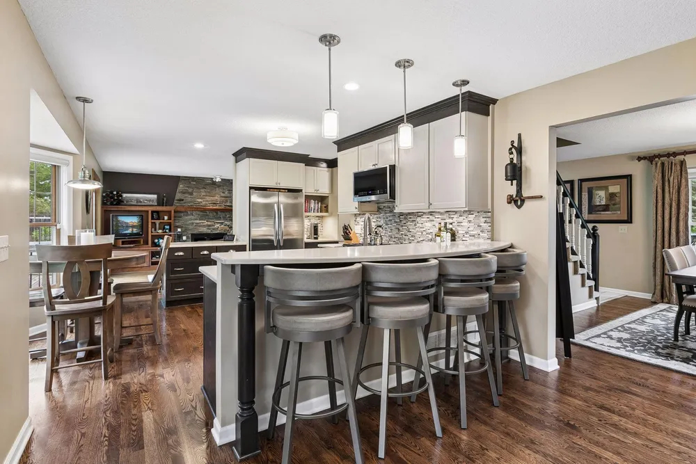 689 Havenhill Rd, Eagan, MN 55123