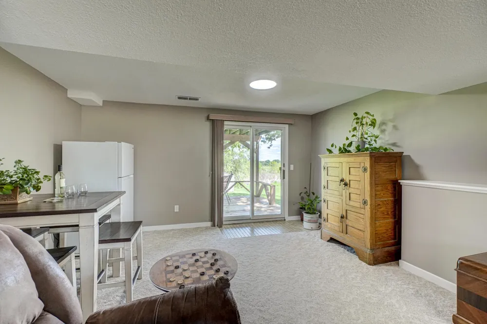 6676 Sandlewood Rd, Woodbury, MN 55125