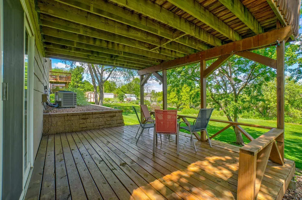 6676 Sandlewood Rd, Woodbury, MN 55125