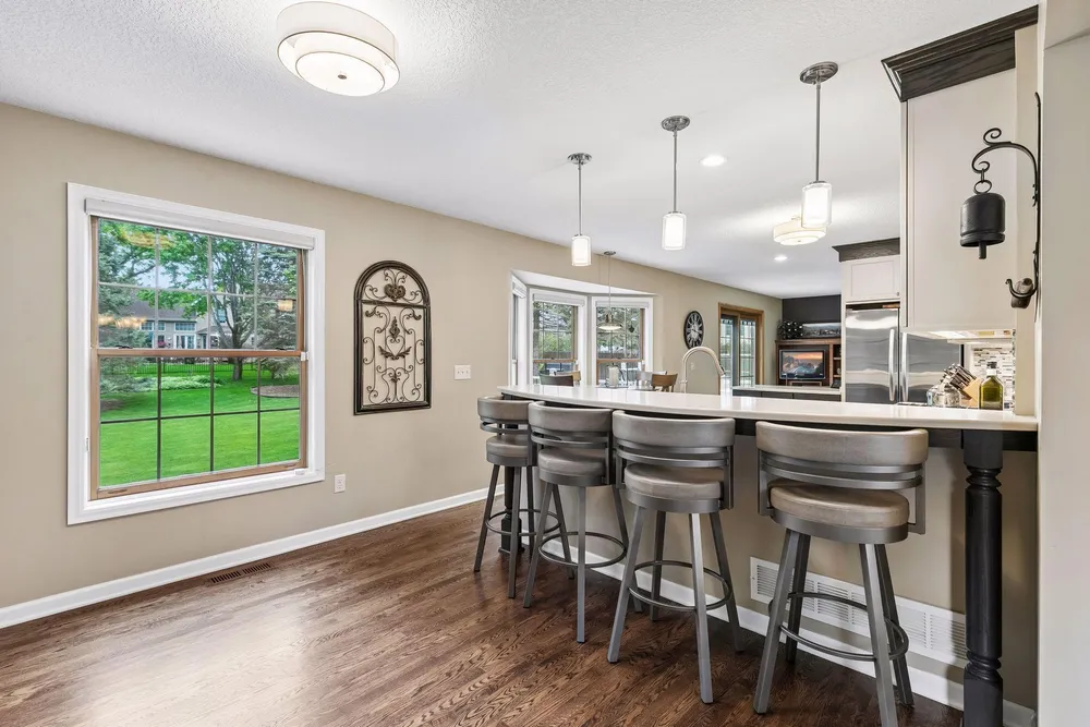 689 Havenhill Rd, Eagan, MN 55123