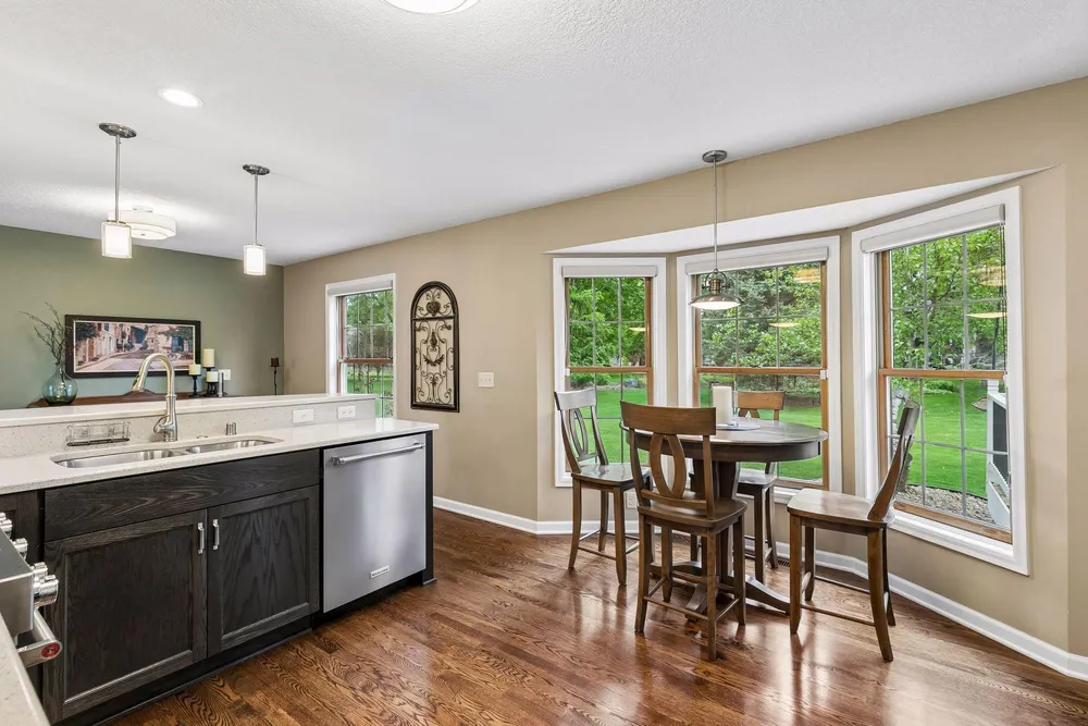 689 Havenhill Rd, Eagan, MN 55123