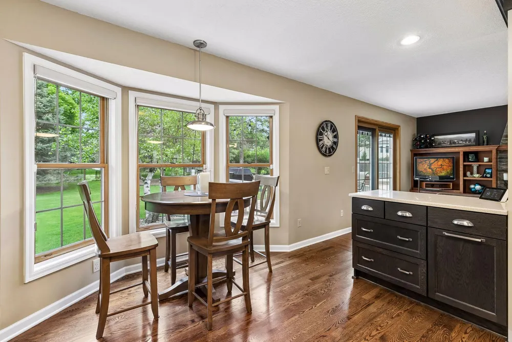 689 Havenhill Rd, Eagan, MN 55123