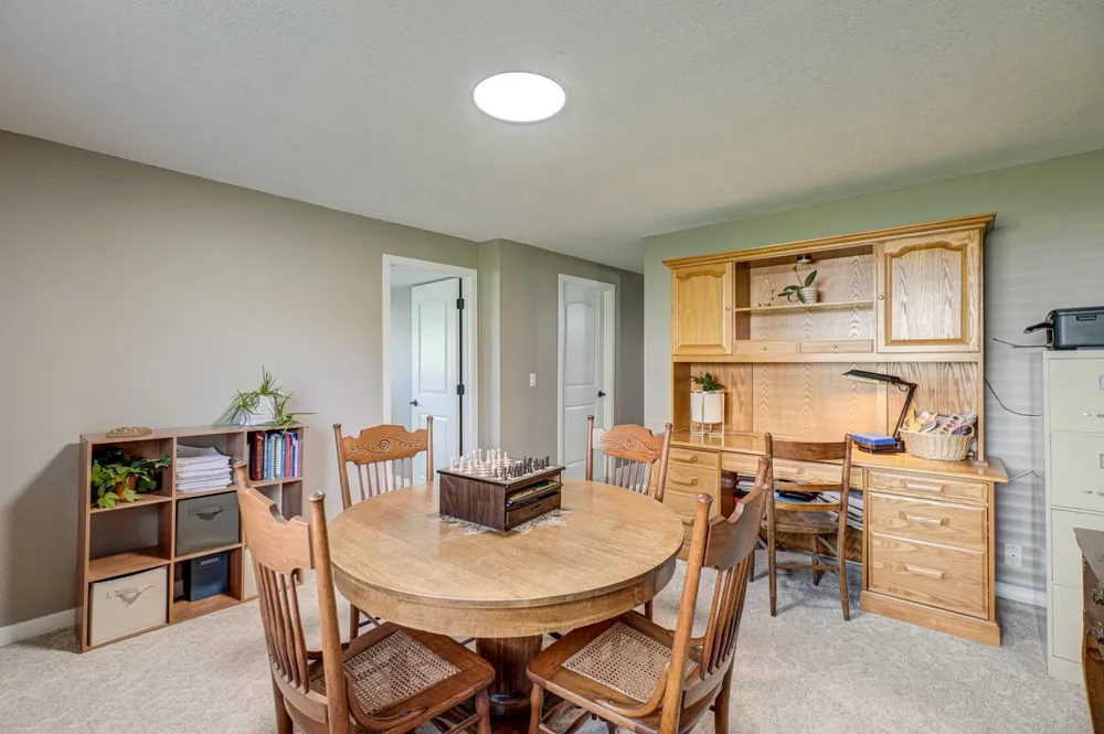 6676 Sandlewood Rd, Woodbury, MN 55125