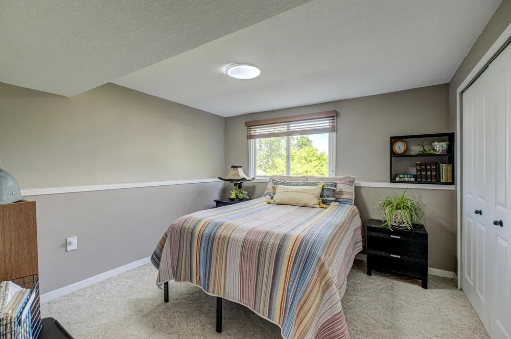 6676 Sandlewood Rd, Woodbury, MN 55125