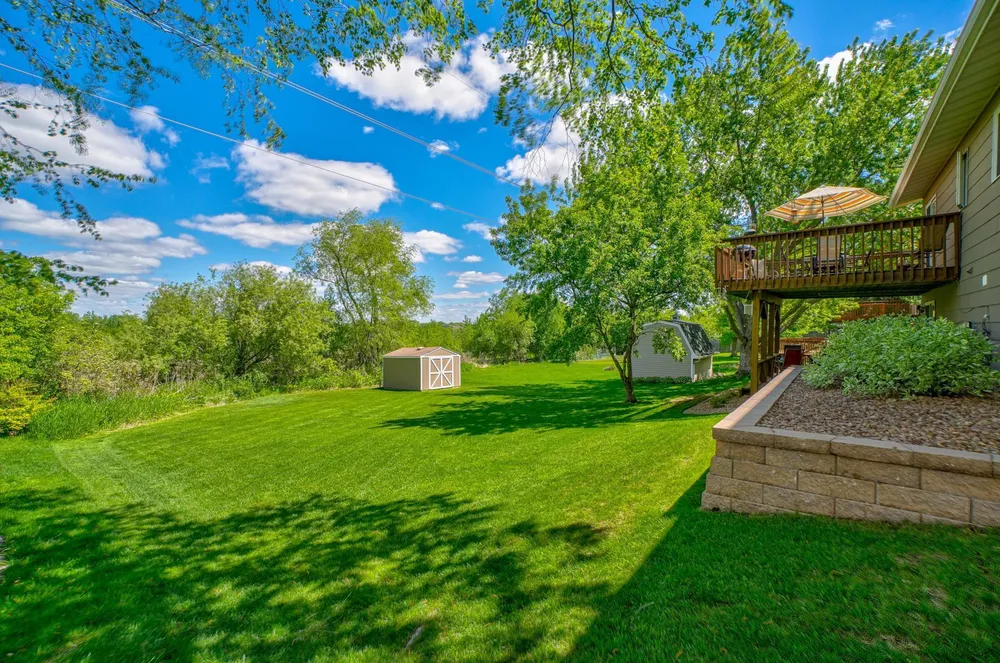 6676 Sandlewood Rd, Woodbury, MN 55125