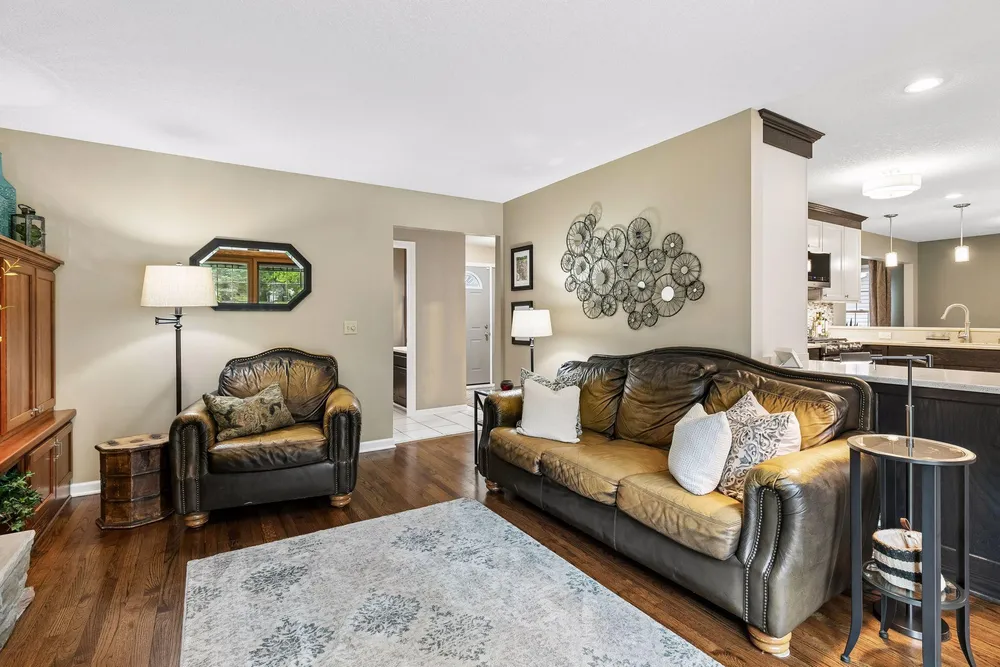 689 Havenhill Rd, Eagan, MN 55123