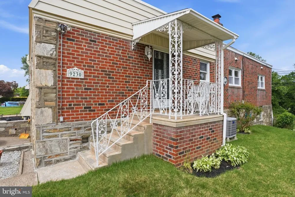 9230 Crispin St, Philadelphia, PA 19114