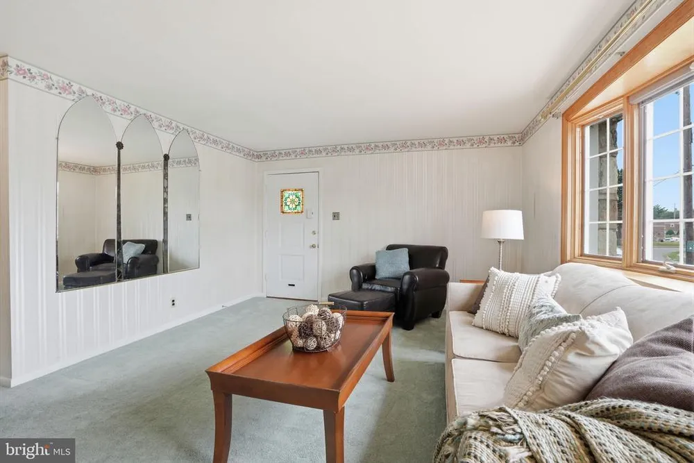 9230 Crispin St, Philadelphia, PA 19114