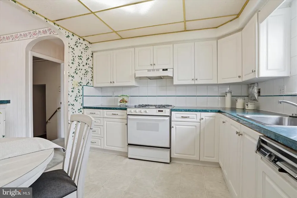 9230 Crispin St, Philadelphia, PA 19114