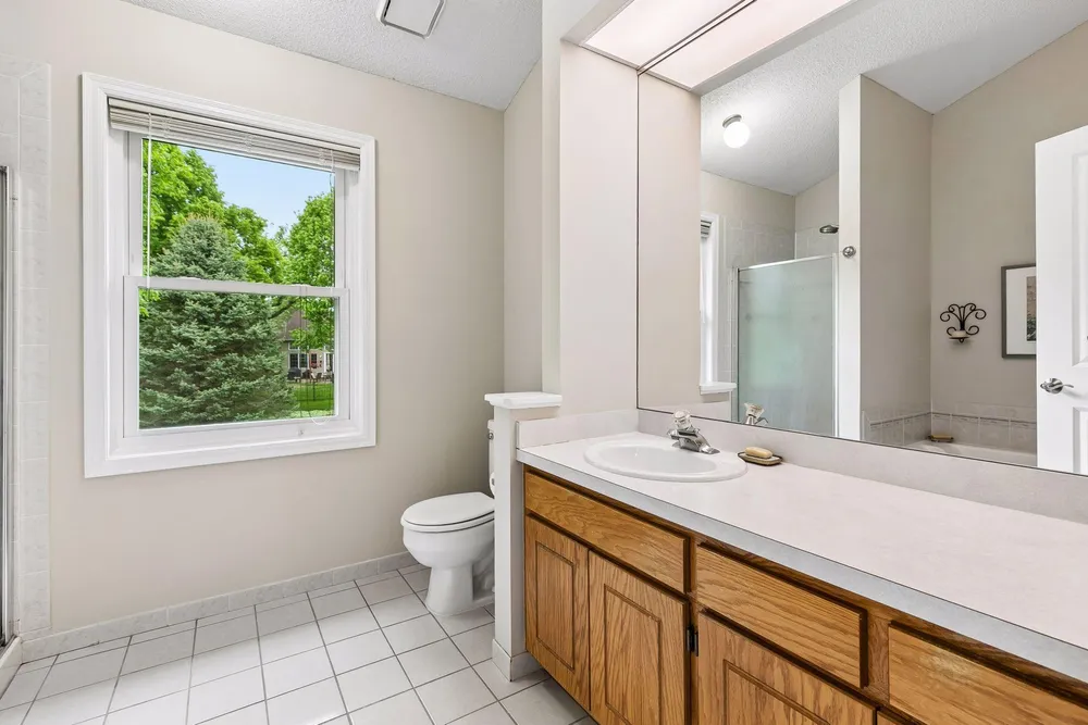 689 Havenhill Rd, Eagan, MN 55123