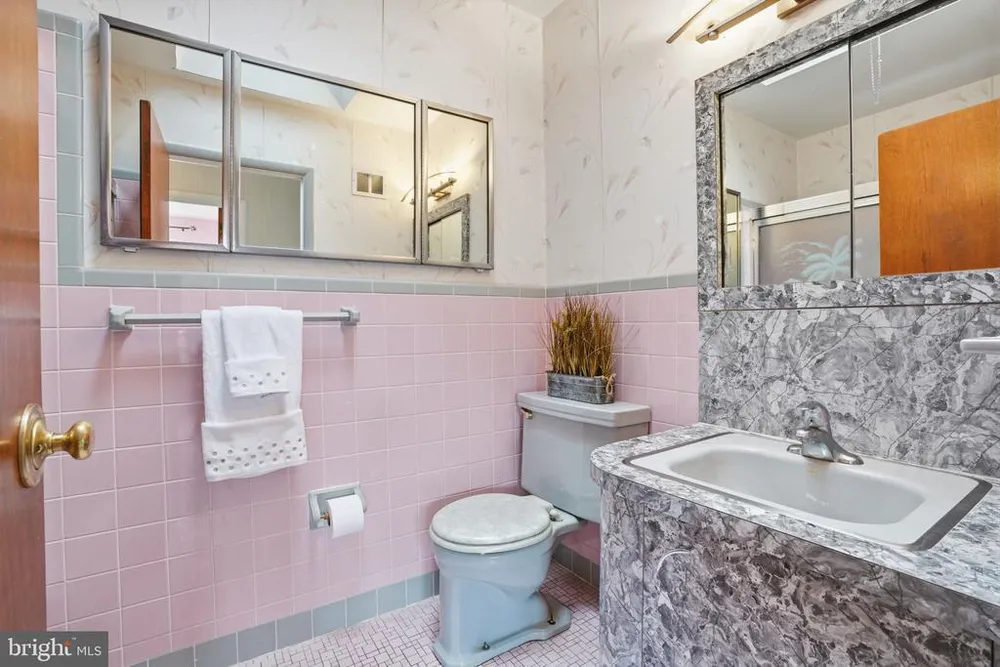 9230 Crispin St, Philadelphia, PA 19114