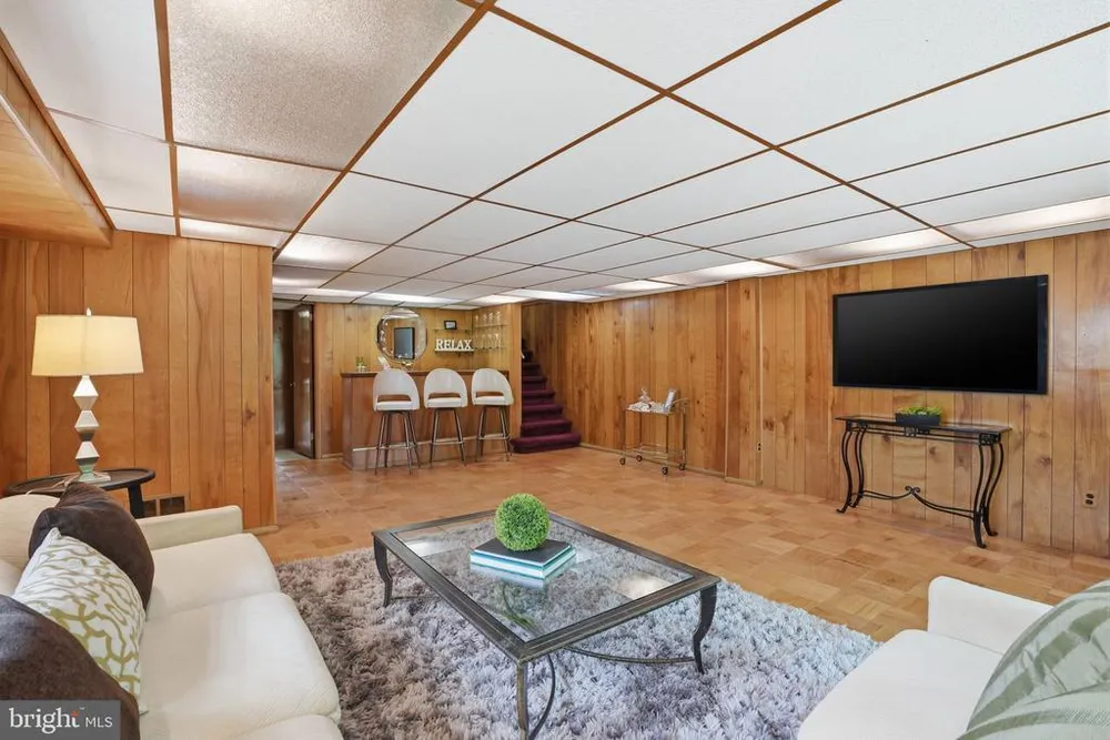 9230 Crispin St, Philadelphia, PA 19114