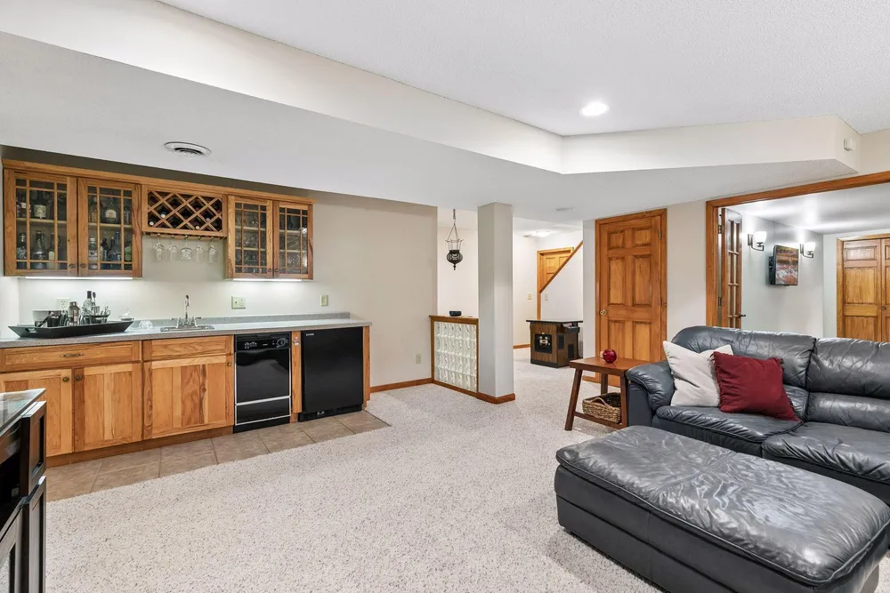 689 Havenhill Rd, Eagan, MN 55123