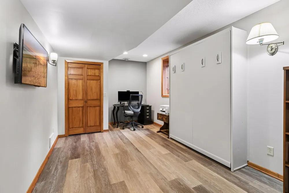 689 Havenhill Rd, Eagan, MN 55123