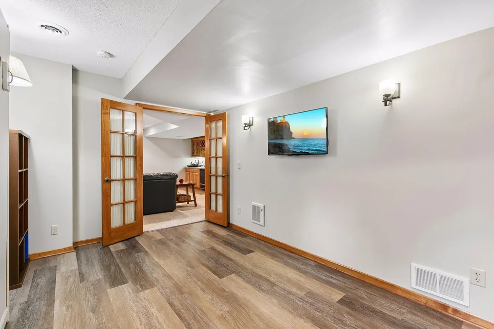 689 Havenhill Rd, Eagan, MN 55123