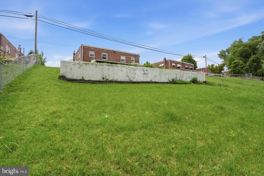 9230 Crispin St, Philadelphia, PA 19114