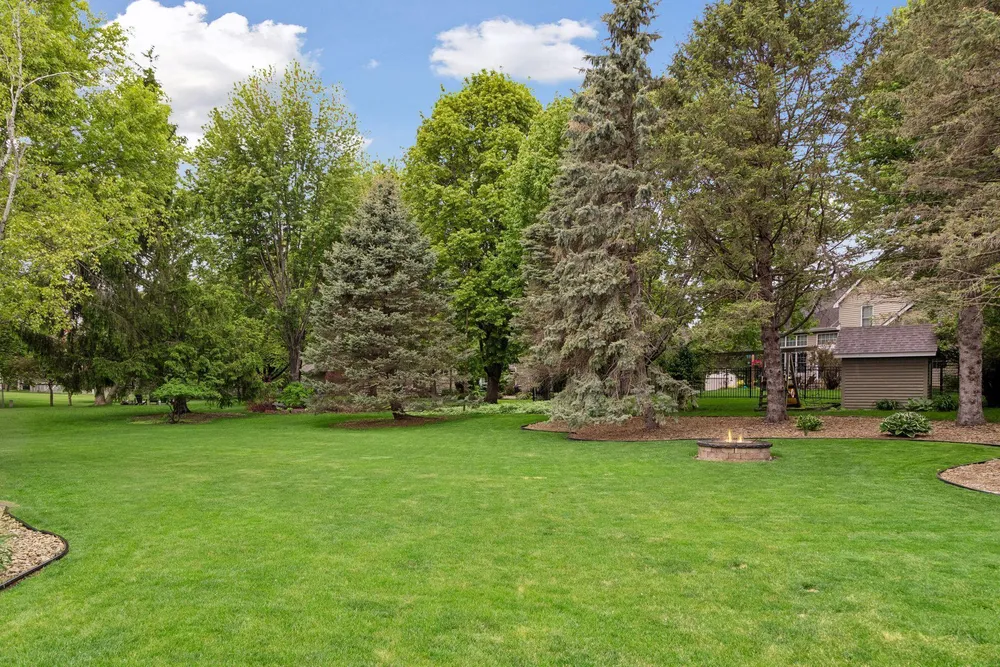 689 Havenhill Rd, Eagan, MN 55123