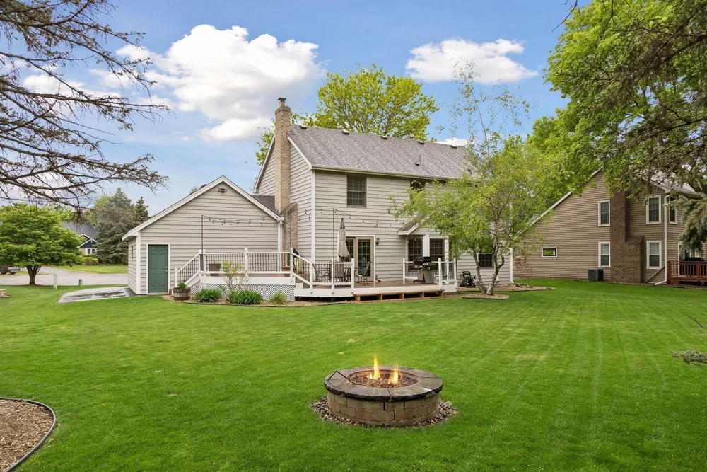 689 Havenhill Rd, Eagan, MN 55123