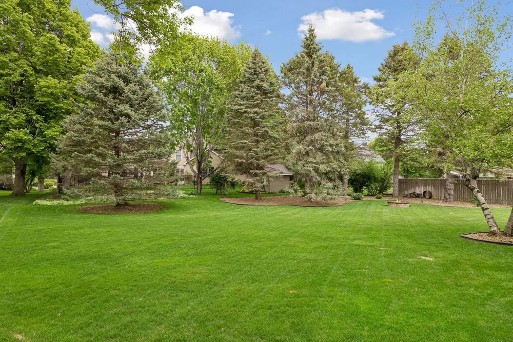 689 Havenhill Rd, Eagan, MN 55123