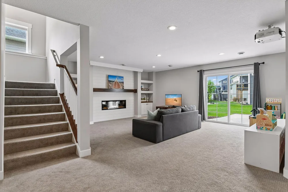 6085 Urbandale Ln N, Plymouth, MN 55446