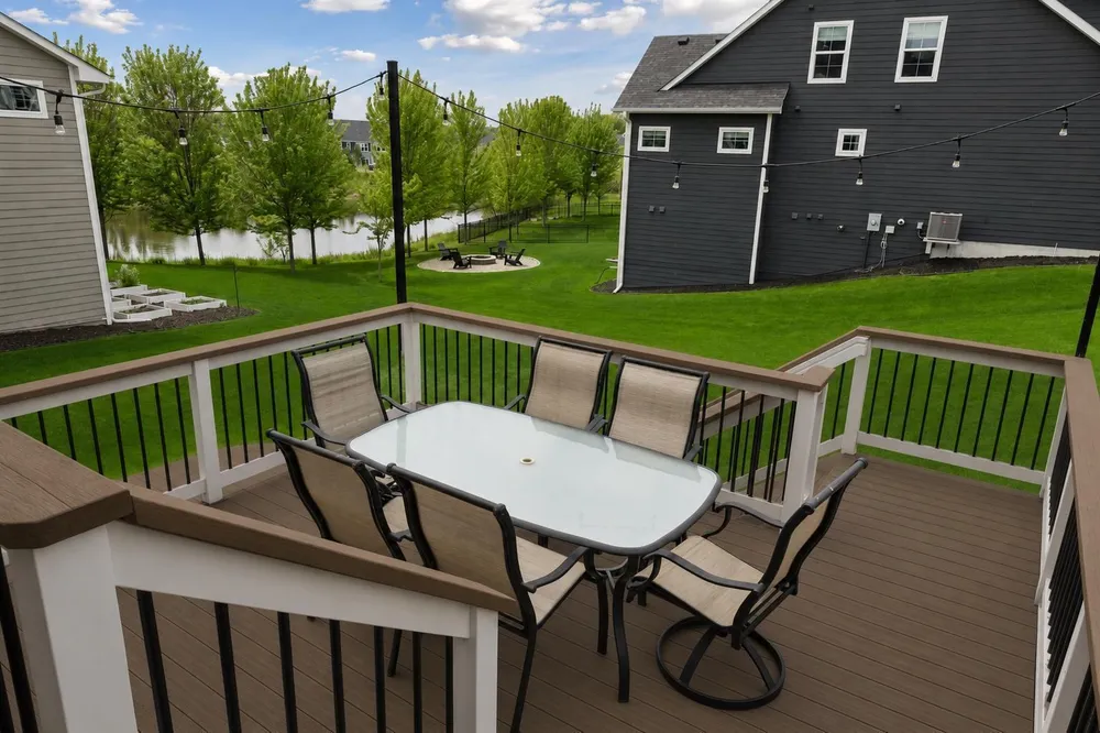6085 Urbandale Ln N, Plymouth, MN 55446