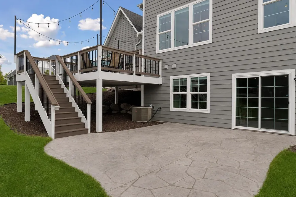 6085 Urbandale Ln N, Plymouth, MN 55446