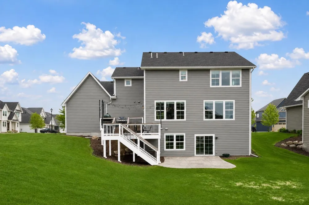 6085 Urbandale Ln N, Plymouth, MN 55446