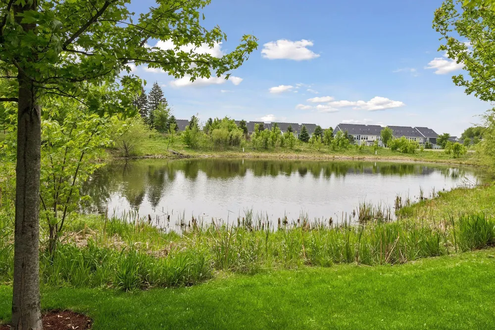 6085 Urbandale Ln N, Plymouth, MN 55446