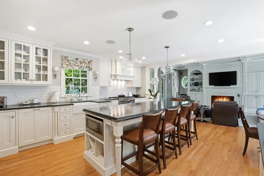 80 Hollingsworth Ave, Braintree, MA 02184