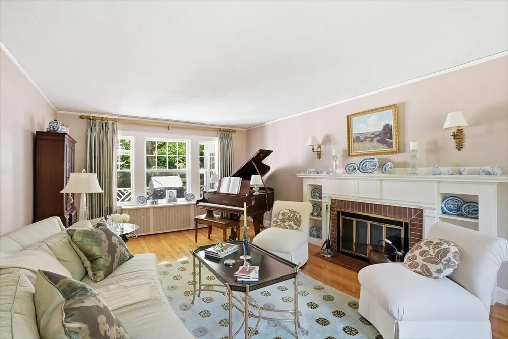 80 Hollingsworth Ave, Braintree, MA 02184