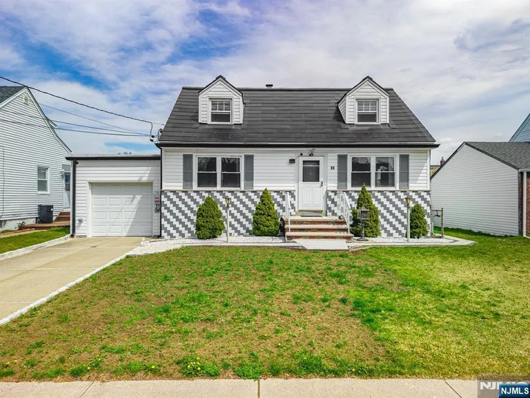 40 South Dr, Rochelle Park, NJ 07662