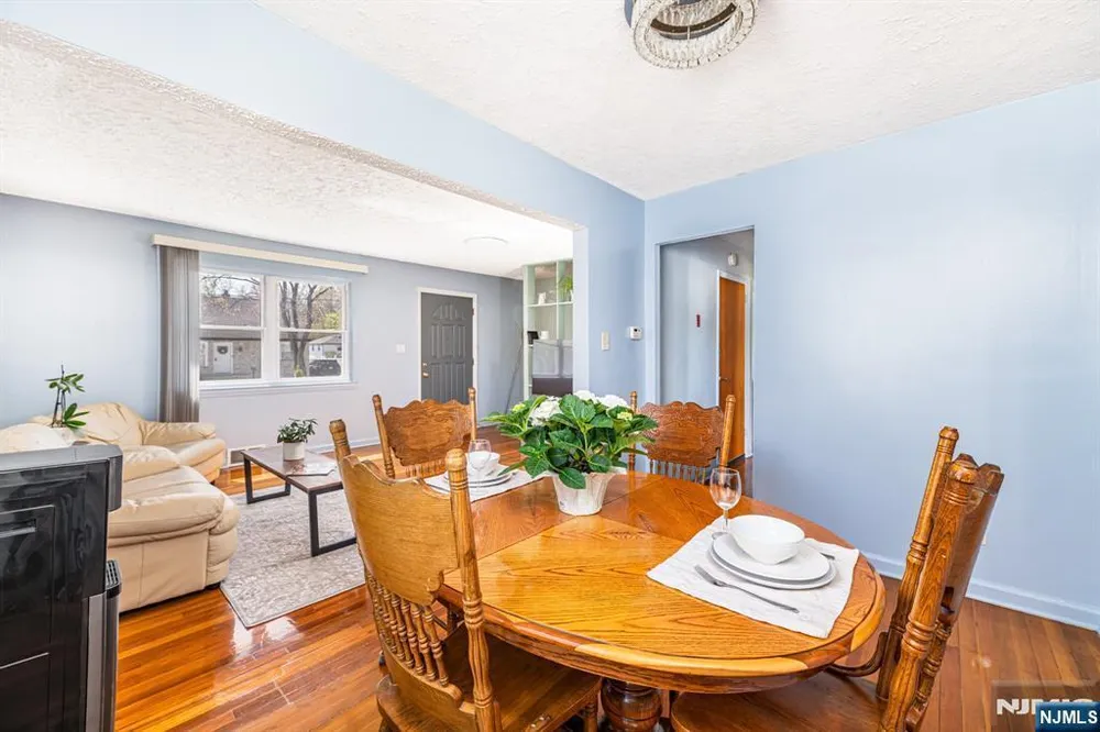 40 South Dr, Rochelle Park, NJ 07662