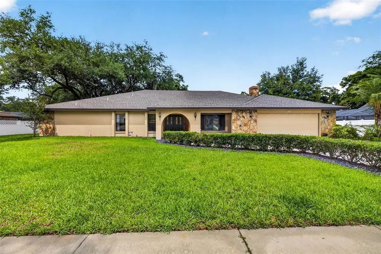 11004 Theresa Arbor Dr, Temple Terrace, FL 33617