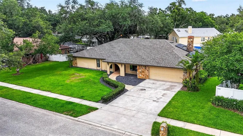 11004 Theresa Arbor Dr, Temple Terrace, FL 33617
