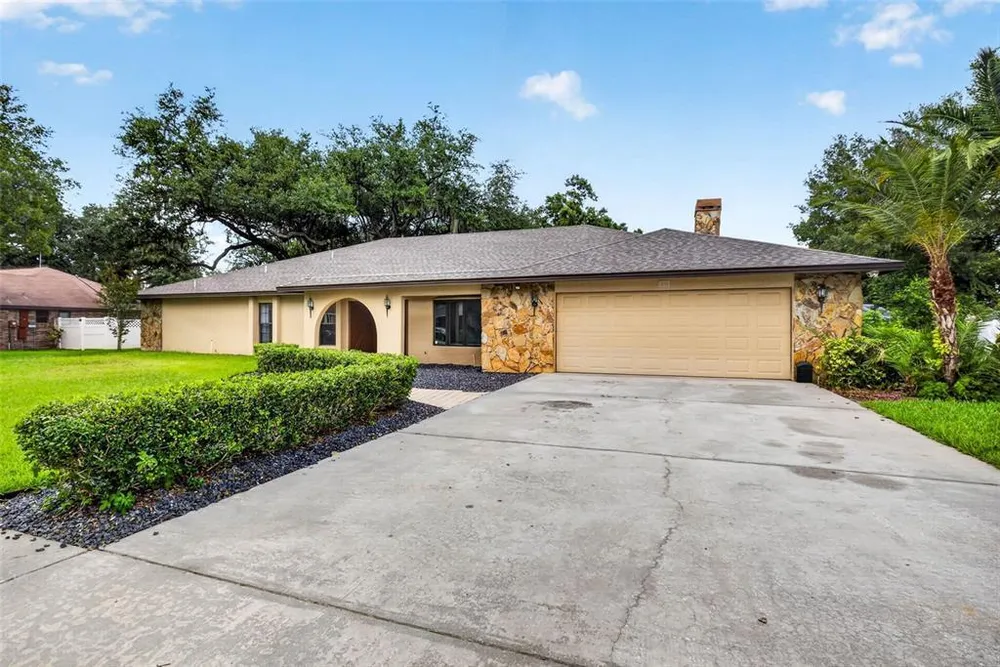 11004 Theresa Arbor Dr, Temple Terrace, FL 33617