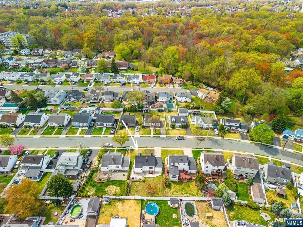 40 South Dr, Rochelle Park, NJ 07662