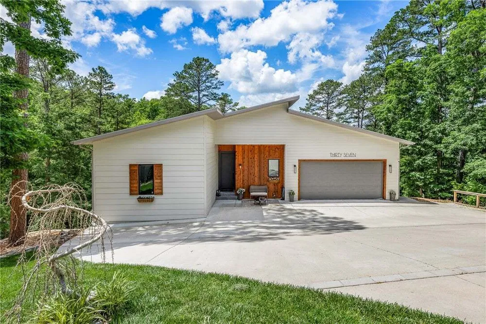 37 Shropshire Dr, Bella Vista, AR 72714