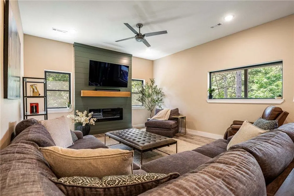 37 Shropshire Dr, Bella Vista, AR 72714