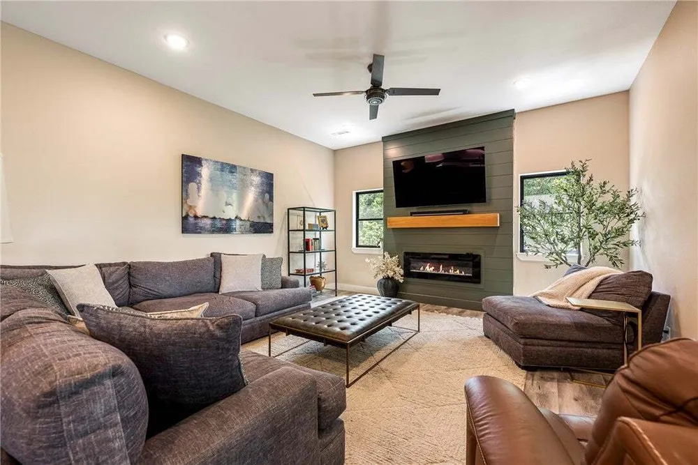 37 Shropshire Dr, Bella Vista, AR 72714