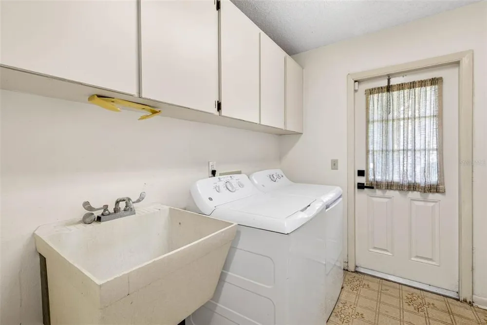 11004 Theresa Arbor Dr, Temple Terrace, FL 33617