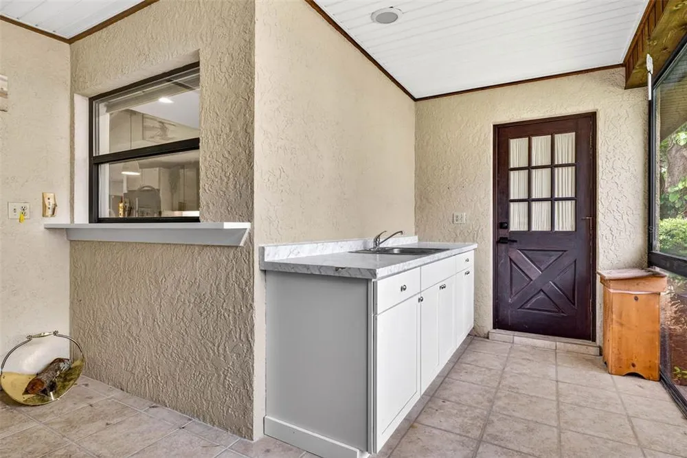 11004 Theresa Arbor Dr, Temple Terrace, FL 33617