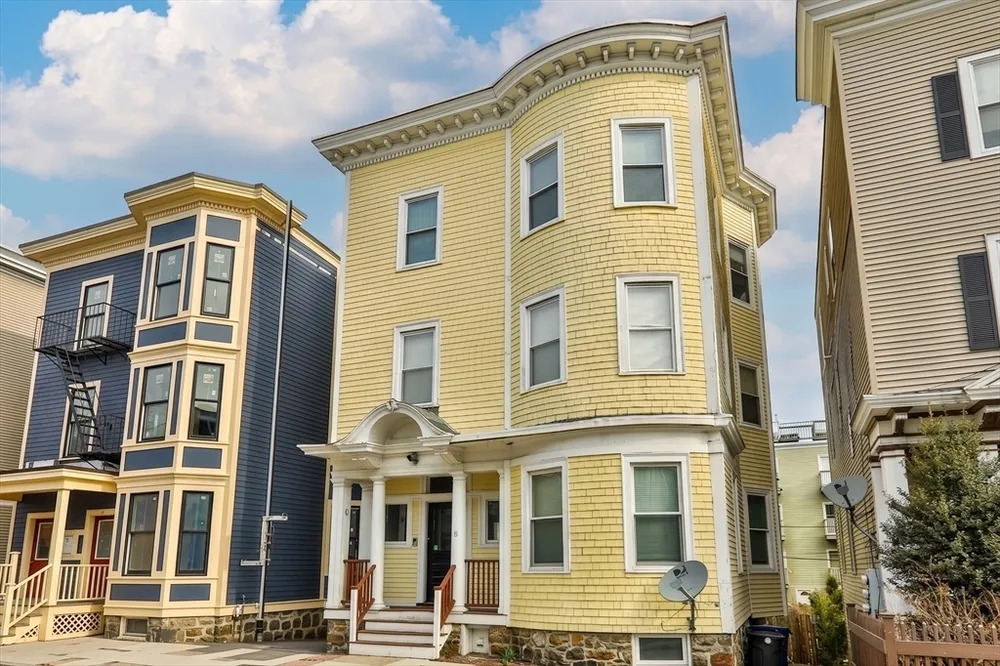 9 Bellflower St, Boston, MA 02125