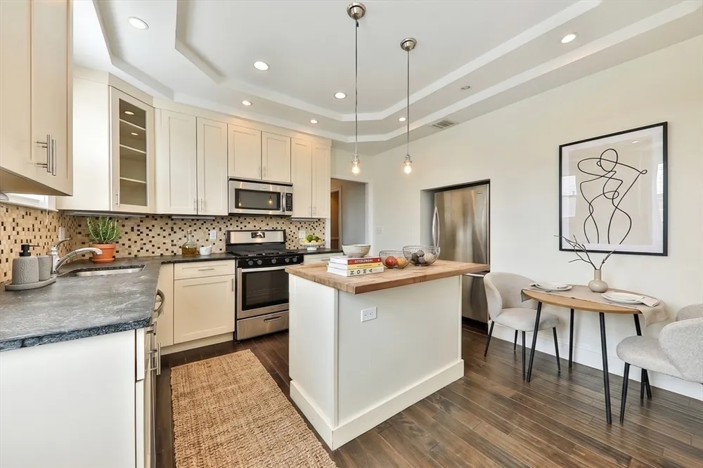 9 Bellflower St, Boston, MA 02125