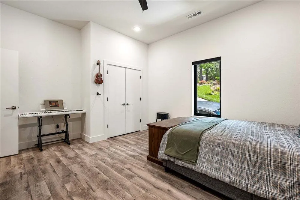 37 Shropshire Dr, Bella Vista, AR 72714