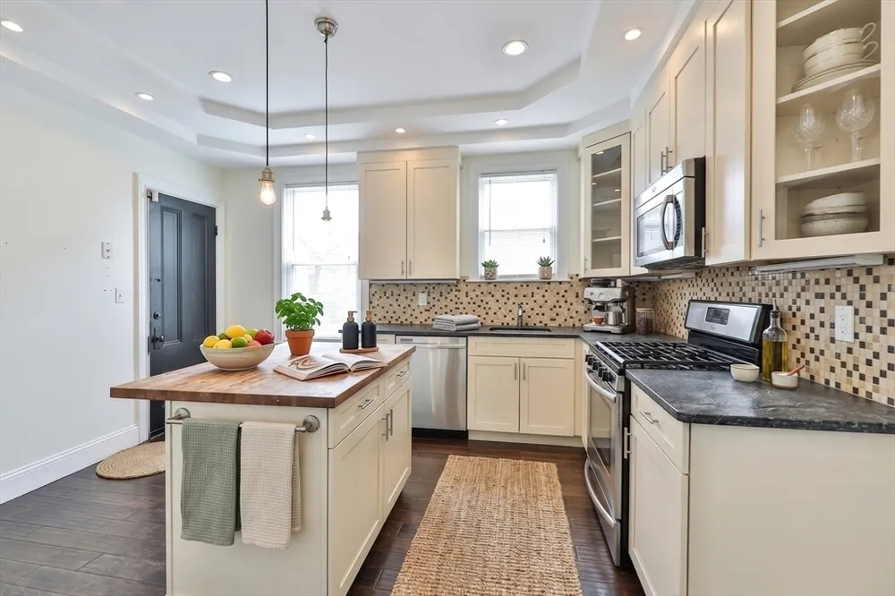 9 Bellflower St, Boston, MA 02125