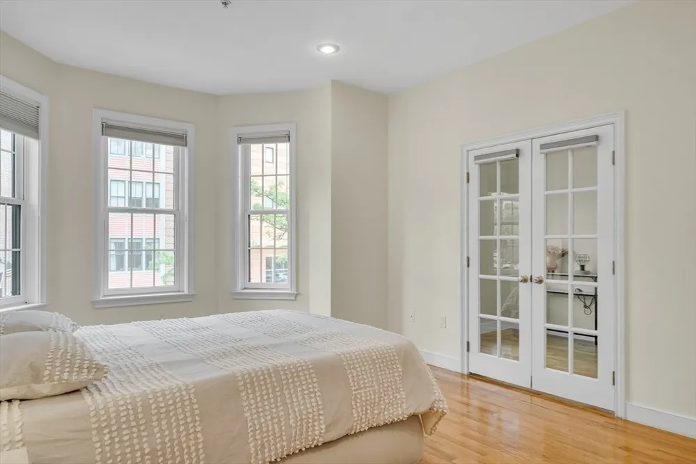 381 W Broadway, Boston, MA 02127