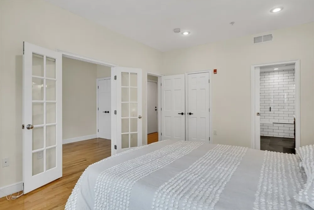 381 W Broadway, Boston, MA 02127