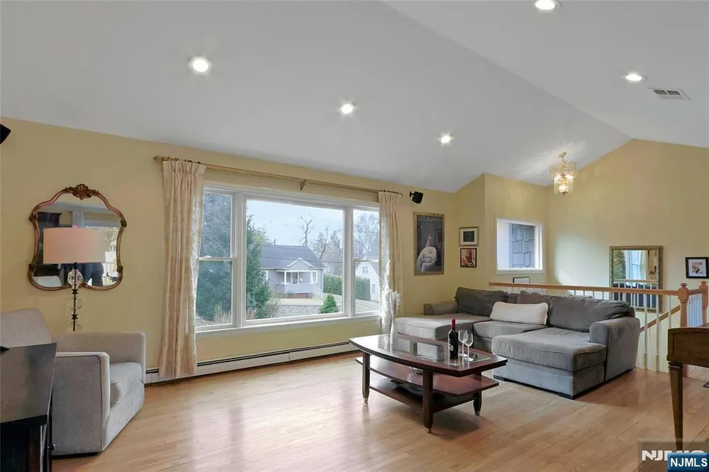 364 Piermont Ave, Hillsdale, NJ 07642