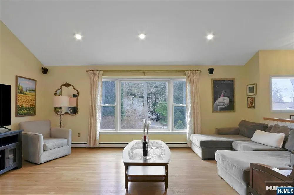 364 Piermont Ave, Hillsdale, NJ 07642